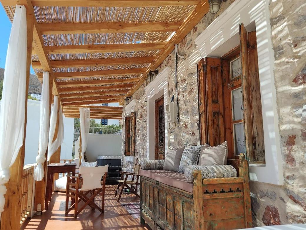 Yalos House Pera Gyalos Exterior photo