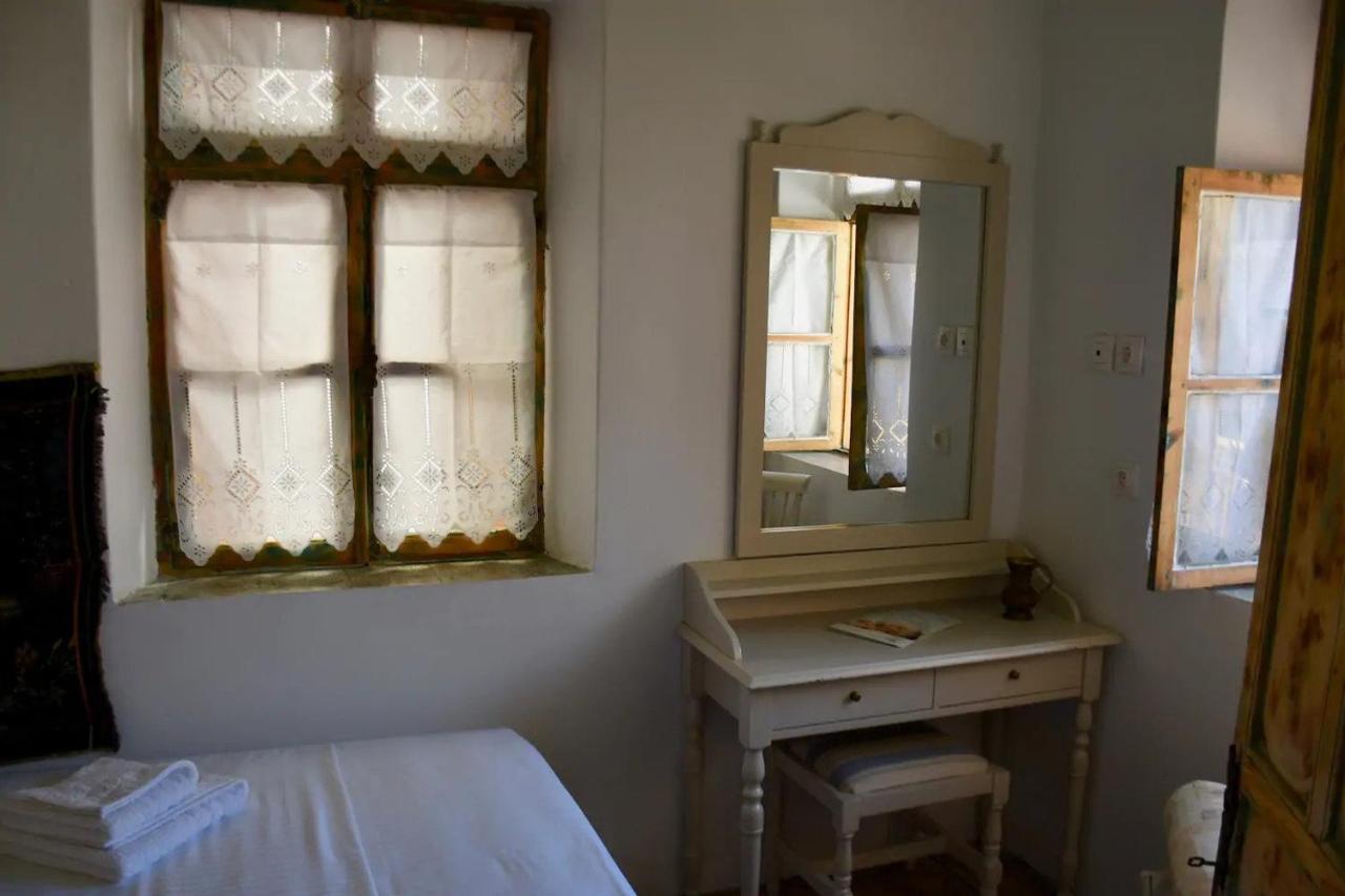 Yalos House Pera Gyalos Exterior photo